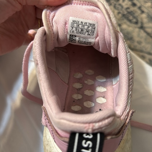 ADIDAS RARE PINK NMD R2s - Picture 3 of 3